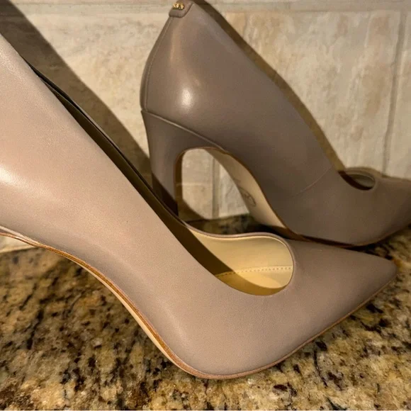 Michael Kors - Birch Amara leather pump - Sz9.5 - Picture 9 of 11